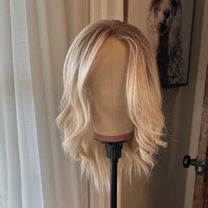 Natural Light Blonde Wavy Lace Front Wig - Soft Blonde